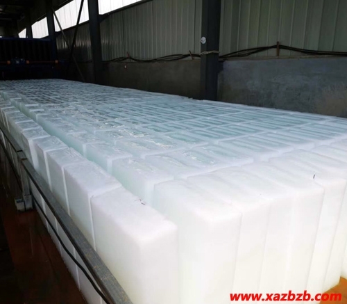 西安工業(yè)冰塊廠(chǎng)家告訴您為什么冰塊邊上是透明的,中間是白色的?